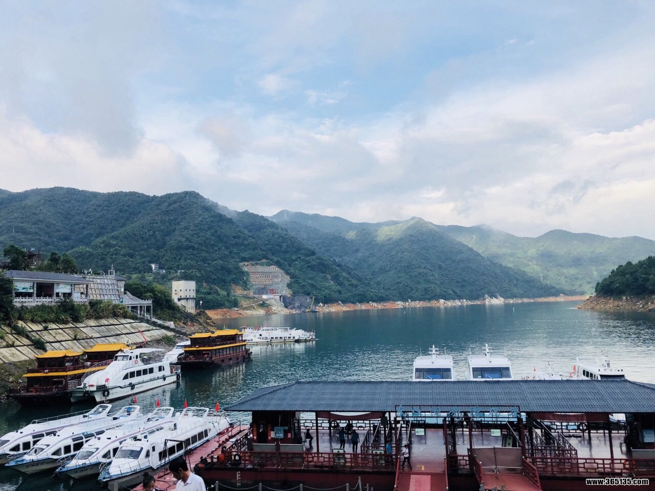 湖南郴州东江湖发现神奇“神仙脚”孤岛 空中俯瞰酷似成人脚掌|东江湖|郴州|孤岛_新浪新闻